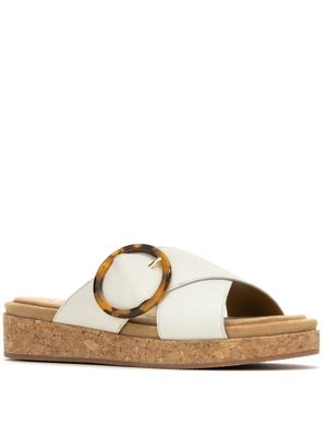 Sandalia Mujer June Buckle Slide Beige