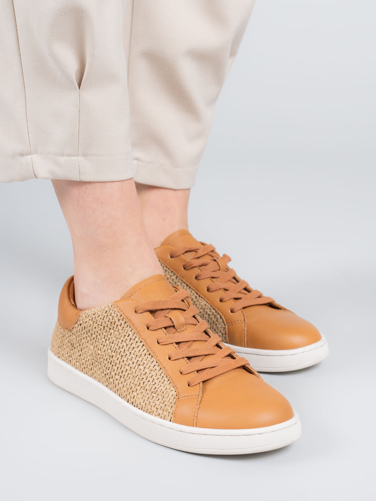 Zapatilla Cuero Mujer Merano Café Claro