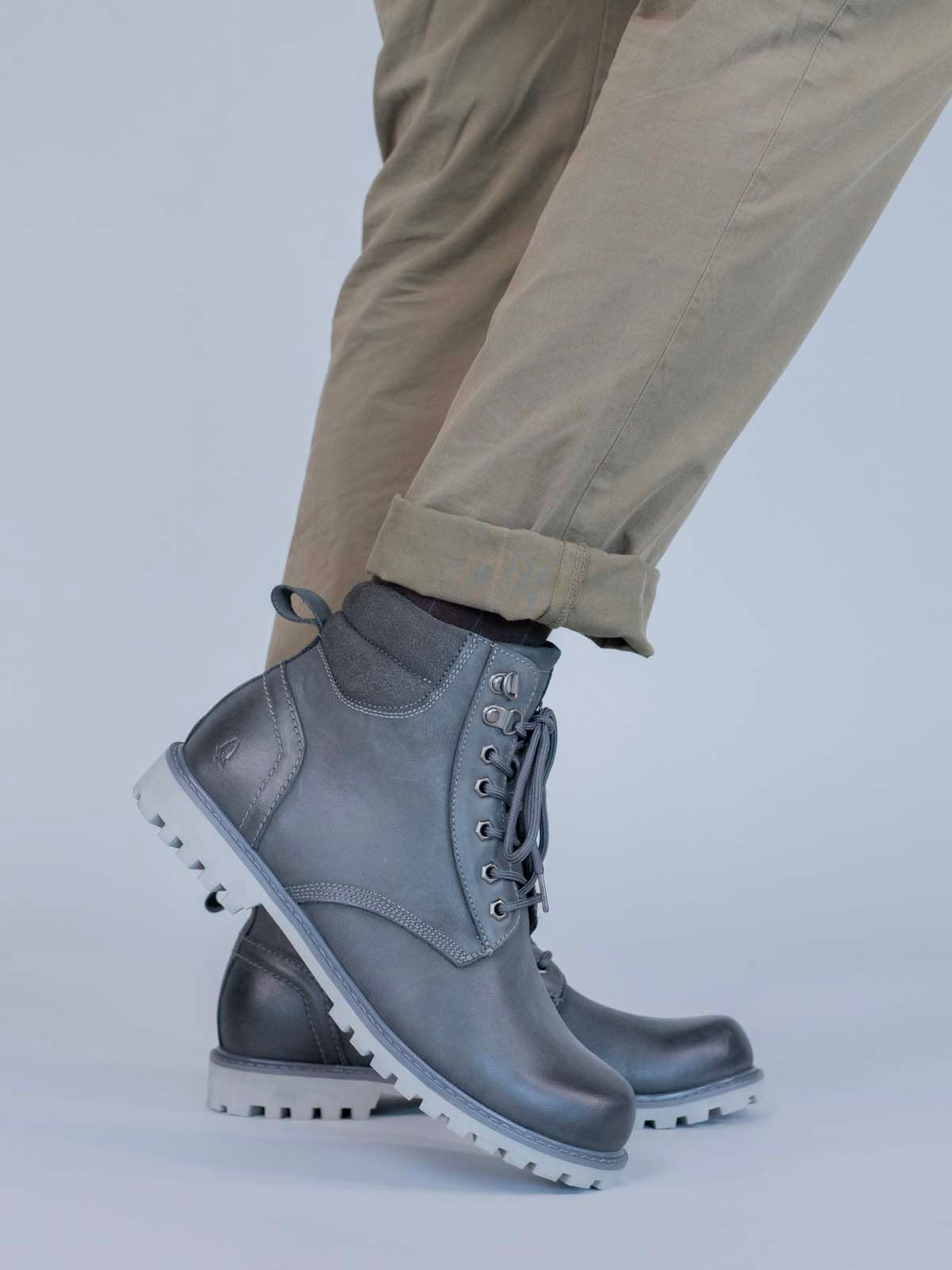 Botin Cuero Maxwell Gris Hush Puppies