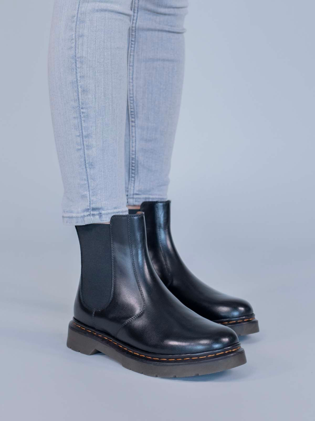 Botin Cuero Mart Negro Hush Puppies